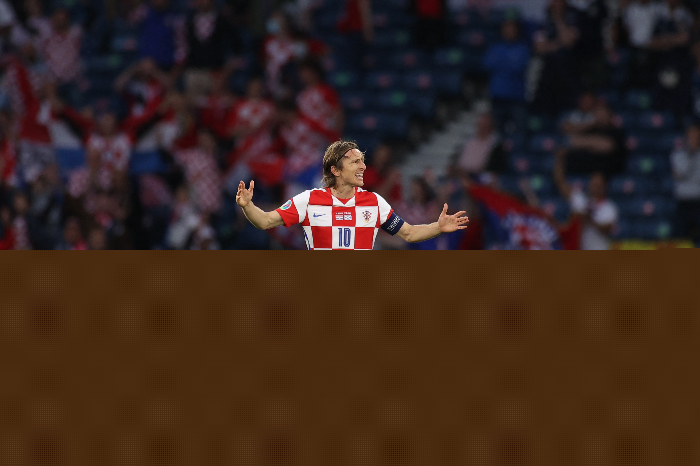 女排世俱赛开门红！朱婷贡献13分，科内3-0横扫奥兰多