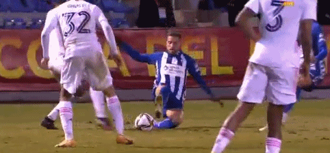 詹姆斯谈NBA杯出局：我不在乎这个，有没有杯赛我都热爱打球