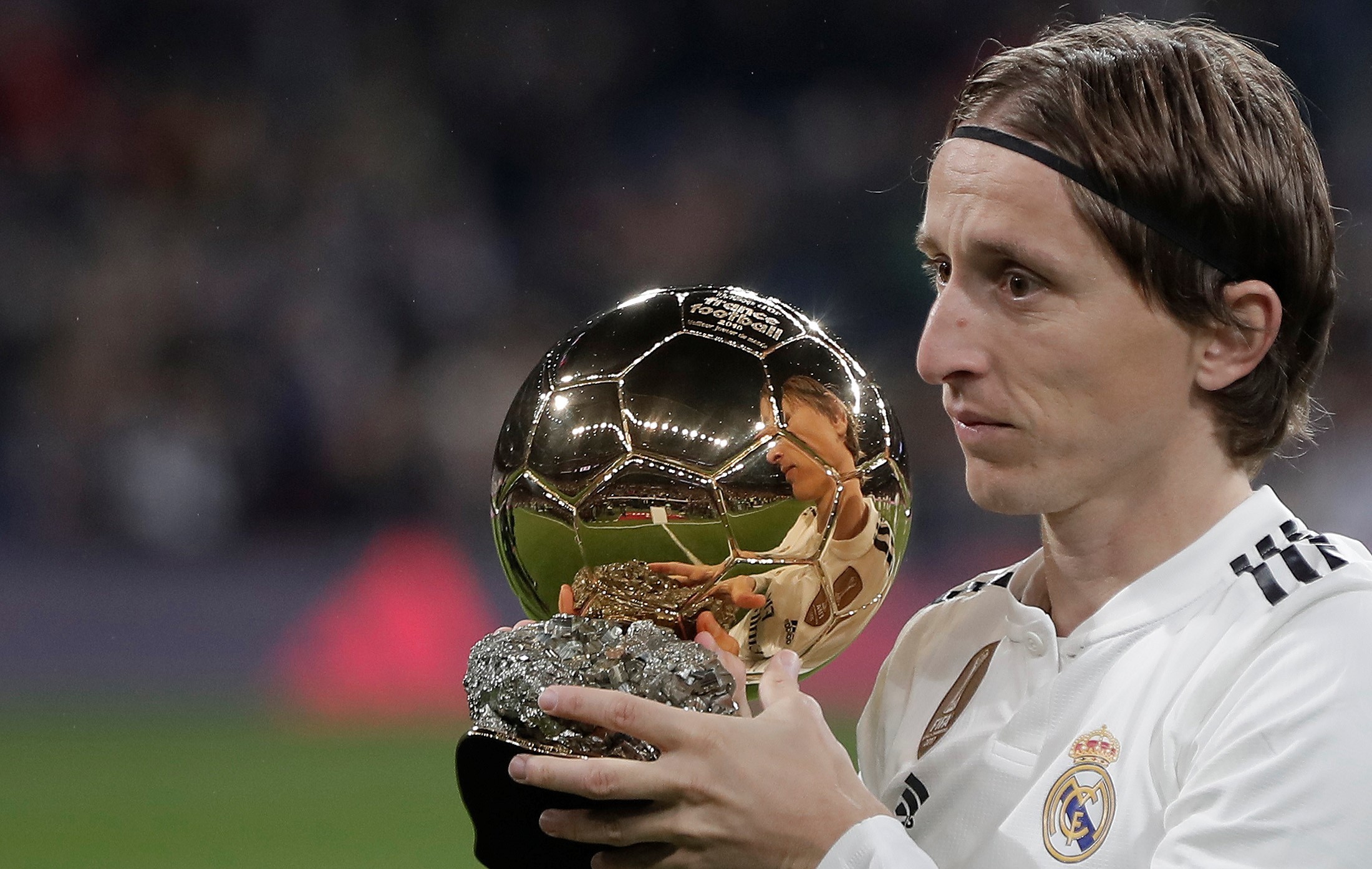 美媒：加兰升级为可以出战，朗佐·鲍尔将缺席比赛